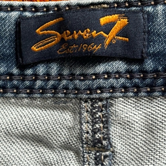 Seven7 jean shorts! Like new, size 6 women’s. Bermuda length. - Picture 9 of 9